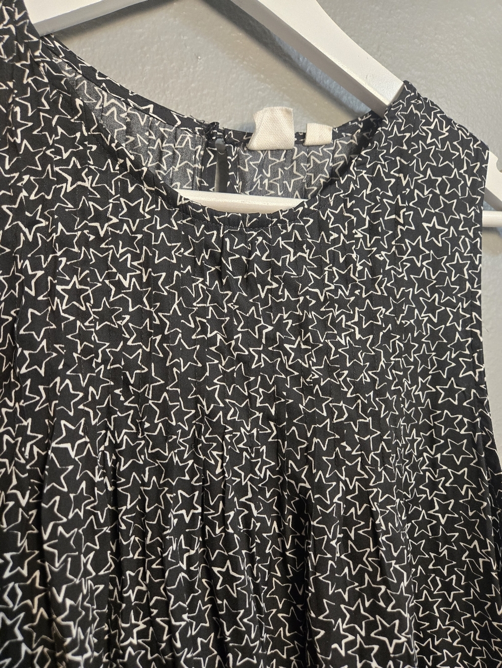 SUMMER SALE! $5 Gap Pintuck Tank Star Print Size Large - Picture 5 of 15